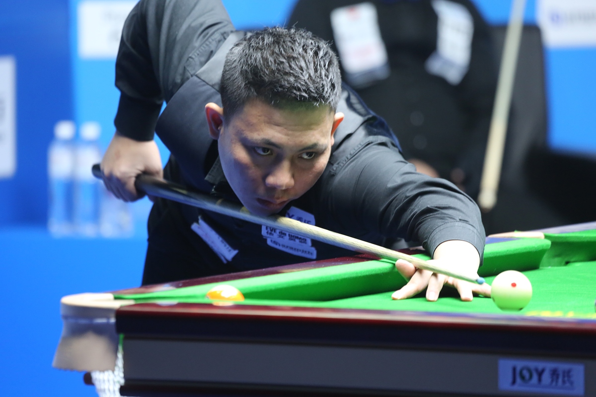 而他与女友 而他与女友