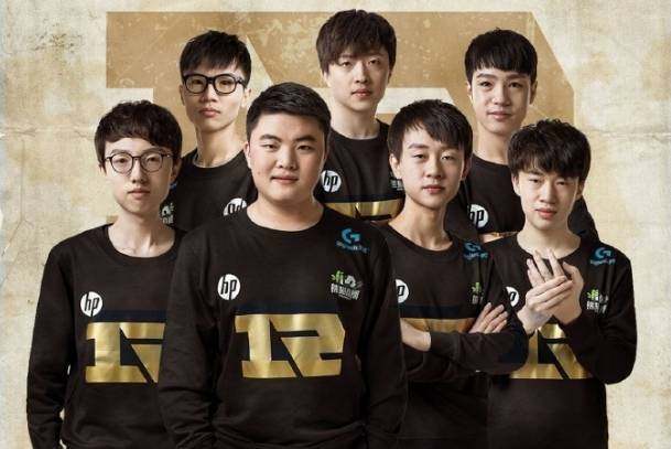 自今年的探 自今年的探